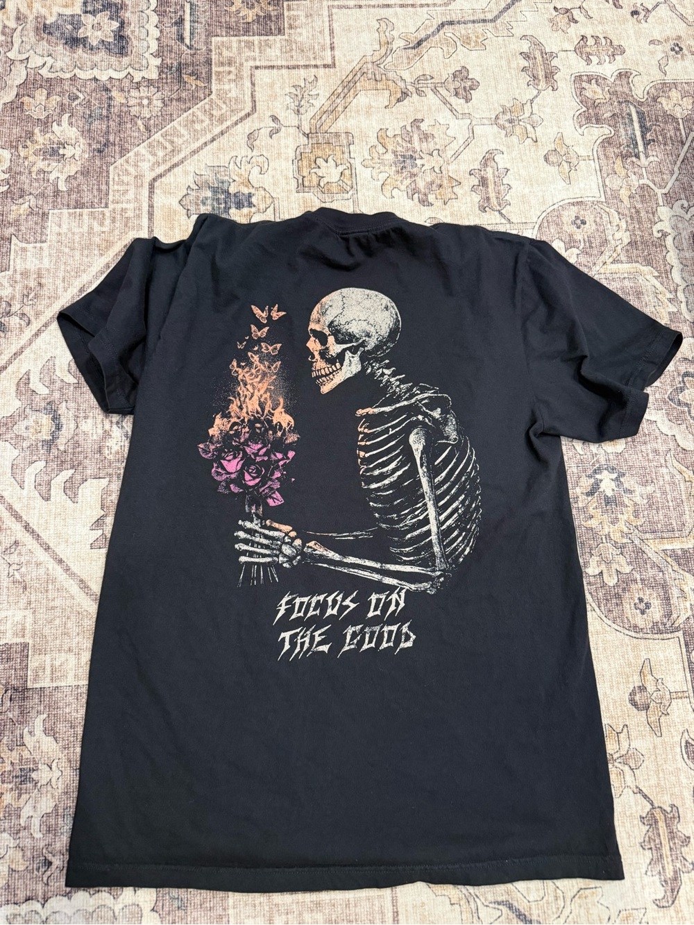 Cove USA “focus on the good” tshirt- large